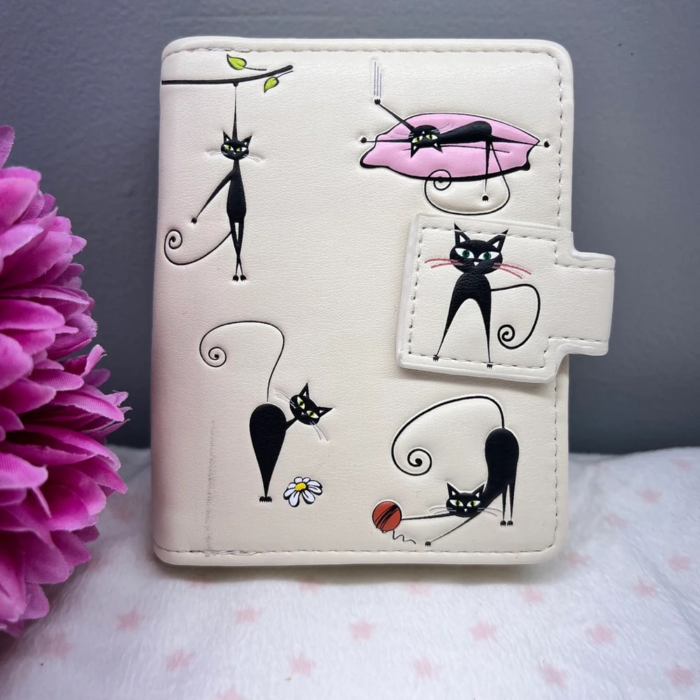 Woman’s Wallet Small : Yoga Cats Cream